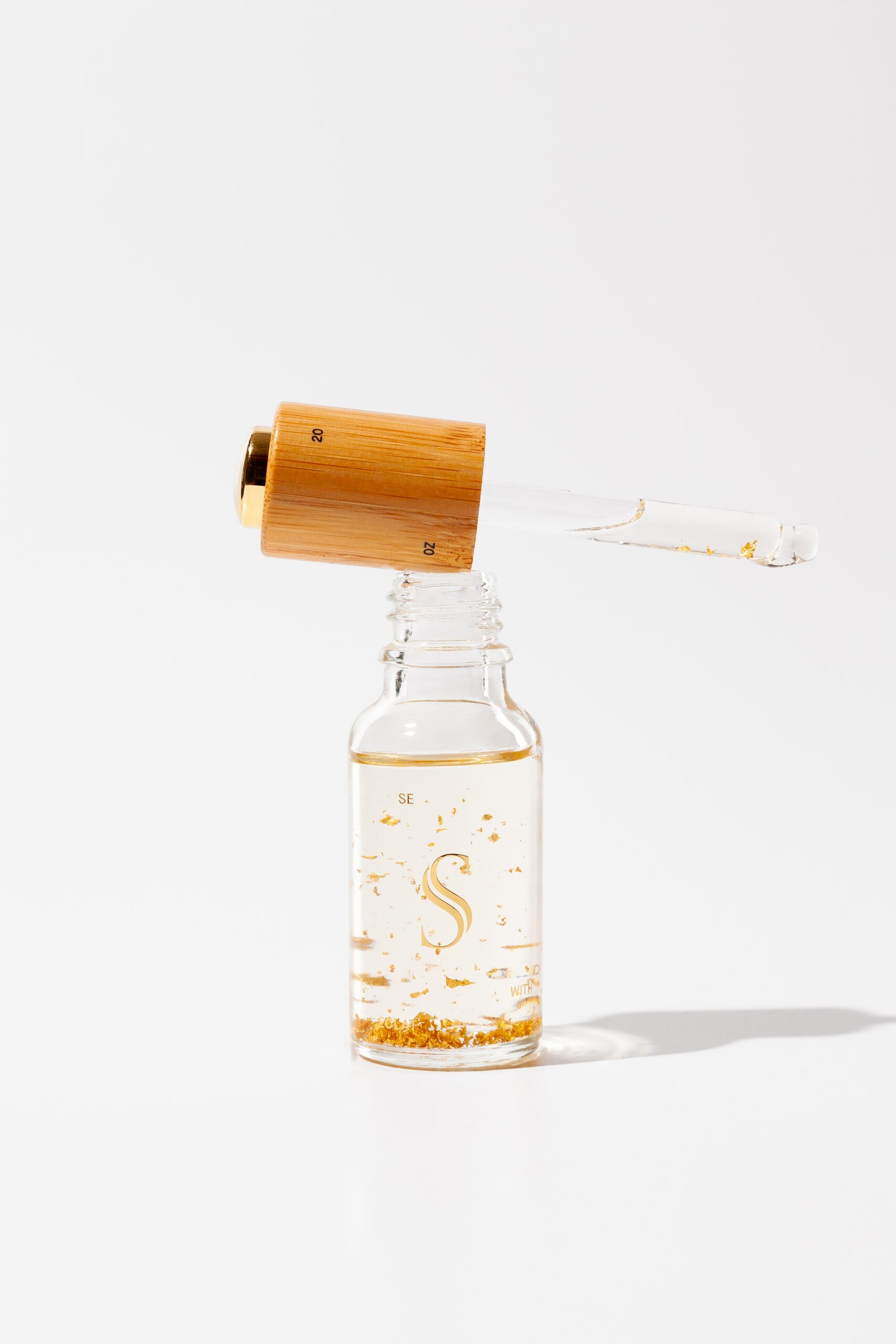 Rozjasňující sérum se zlatem Smyssly
